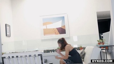 Куннилингус, Большие жопы, Большие сиськи, Брюнетки, Мамочки, Молодые, Игрушки, Маленькие сиськи, Худые девушки, Лесбиянки, Izzy Bell, Makayla Cox, Мастурбация, Лесбиянки, Игрушки, Куни, На диване, Вибратор, Лесби оргазм, Оральный, Письки, Dyked,