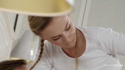 Камшот, Бритые письки, Молодые, Маленькие сиськи, На каблуках, Оргазм, Косички, Милашки, Jenny Wild, Молодые, Оргазм, В постели, В одежде, С косичками, На кровати, Кончает, В юбке,