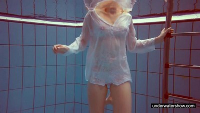 Молодые, Маленькие сиськи, Рыжие, Европейки, Соло девушек, Эротика, Молодая, Стройная, Натуральная грудь, Упругие сиськи, В трусиках, Красивое, В бассейне, В воде, Underwater Show,