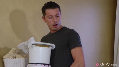 Мамки, В чулках, Брюнетки, В спальне, Кончил на лицо, На каблуках, С матерью, С сыном,