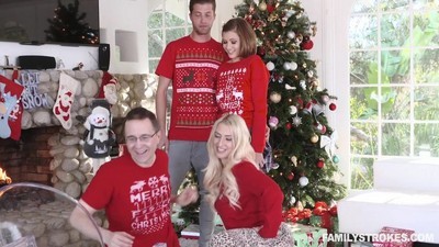 В одежде, Красивые попки, Маленькие сиськи, Молодые, Новогоднее, Пизда, Худые,