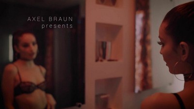 Брюнетки, В одежде, Красивые попки, Маленькие сиськи, Худые, В чулках,