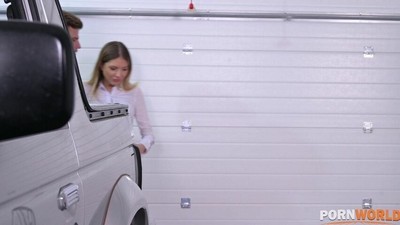 Маленькие сиськи, Худые, Анальный, В чулках, Втроем, Двойное проникновение, Русское, МЖМ, Глубокий минет, Минет,