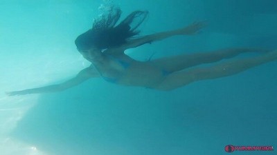 Брюнетки, По месту, Большие сиськи, Зрелые женщины, Мамки, В бассейне,